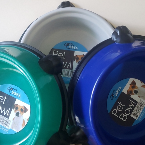 Round Pet Bowl with Paw Base. Buy 4 x $15 - Picture 5 of 11